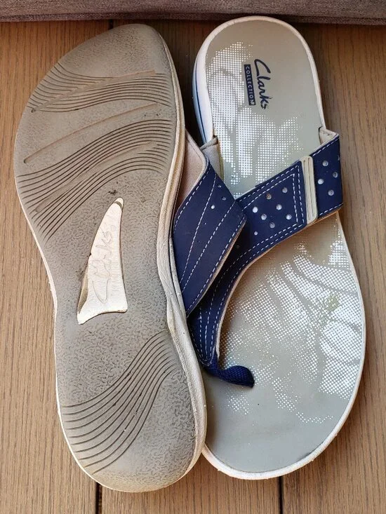 EUC CLARKS Collection Contoured Velcro Closure Thong Sandals blue canvas (8) - Picture 4 of 8